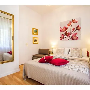 https://apartment-ivan-split-21000-4.splithotels.org